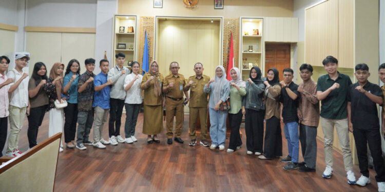 Anak Bolmong Go Global. Pendidikan Wujud Komitmen Yusra-Dony