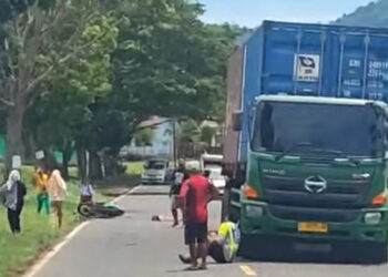 Tangis Ibu di Tikungan Aspal Desa Langagon