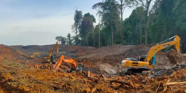 Solar Langkah di SPBU, Tapi Banjir di Lokasi Tambang Ilegal