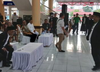 Momen Mengharukan, Upik Jojang Hormat ke Bupati Usai Dilantik