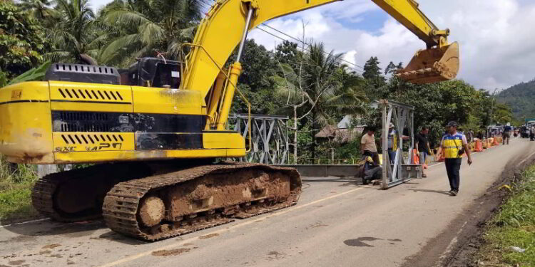 Jembatan Darurat Dibangun di Desa Muntoi, Kendaraan Bermuatan Berat Dibatasi
