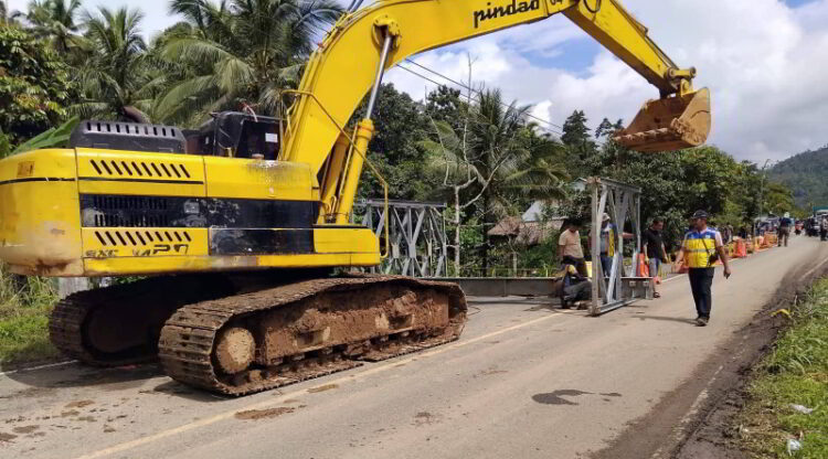 Jembatan Darurat Dibangun di Desa Muntoi, Kendaraan Bermuatan Berat Dibatasi