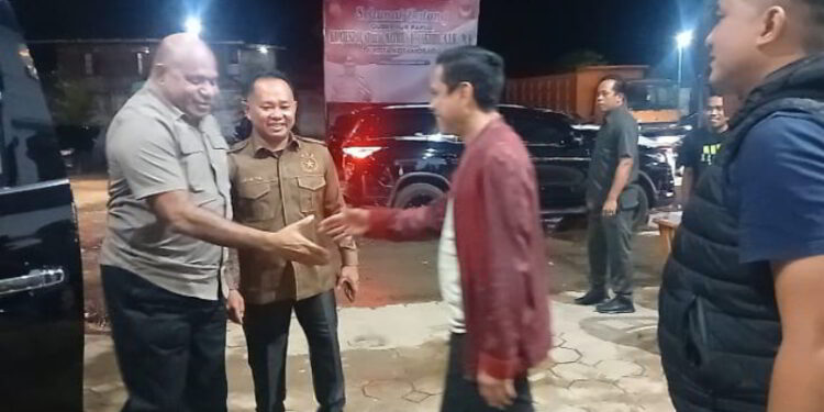 Mathius Fakhiri Sambangi RSB Adik Angkat di Kotamobagu