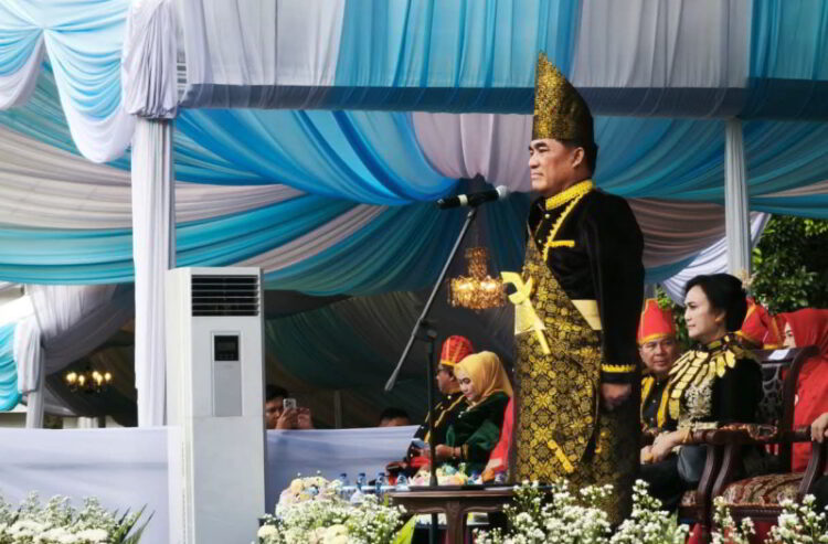 Gubernur Yulius Selvanus Tunjukkan Penghormatan Adat Mongondow di HUT ke-61 Sulut