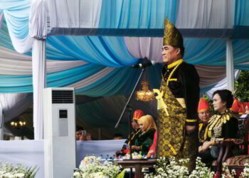 Gubernur Yulius Selvanus Tunjukkan Penghormatan Adat Mongondow di HUT ke-61 Sulut