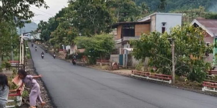 Aspal Mulus Hadir di Tungoi, Warga Rasakan Perubahan
