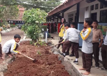 Sekolah di Bolmong Diajak Manfaatkan Pekarangan Jadi Kebun Harapan