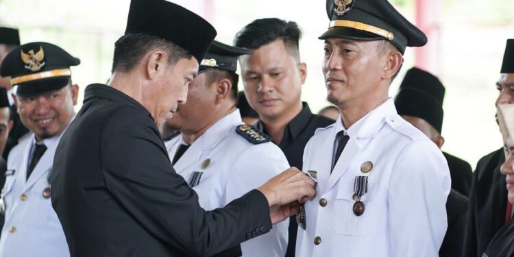 Bupati Iskandar Kamaru Lantik Adiknya Jadi Camat Posigadan. Antara Dukungan dan Rasa Penasaran Publik