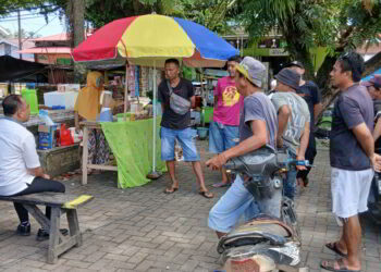 Obrolan Santai Bupati Yusra di Lapangan Da’agon: Dari Sopir Angkot hingga Penjual Es