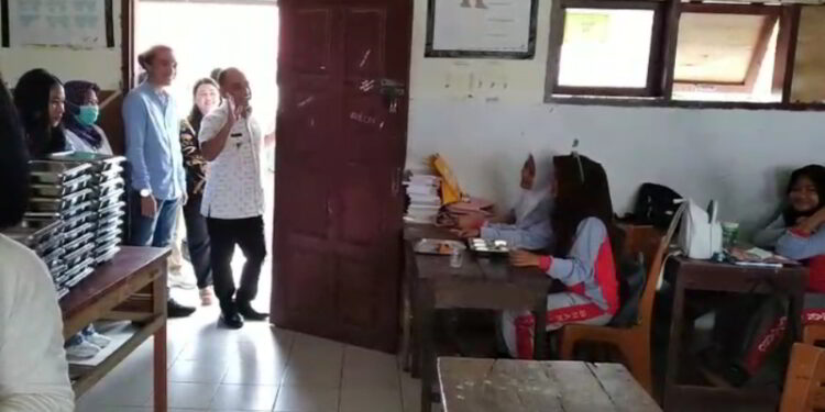 Siswa di Kecamatan Bolaang Mulai Nikmati Program MBG