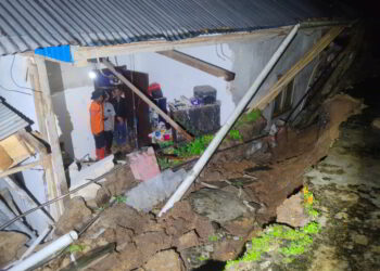 Satu Rumah di Desa Poopo Passi Timur Rusak Tertimpa Longsor