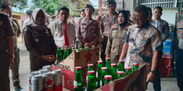 Pemilik Toko Tita Pasrah, Miras Tanpa Izin Disita Petugas