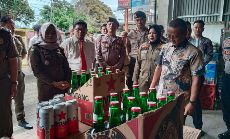 Pemilik Toko Tita Pasrah, Miras Tanpa Izin Disita Petugas