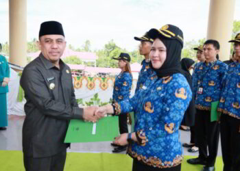 Bupati Yusra Alhabsyi Serahkan SK untuk 194 PPPK Tahap II