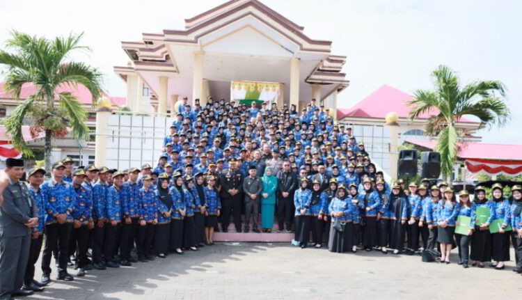 Bupati Yusra Alhabsyi Serahkan SK untuk 194 PPPK Tahap II