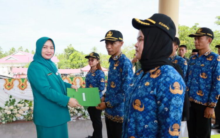 Bupati Yusra Alhabsyi Serahkan SK untuk 194 PPPK Tahap II