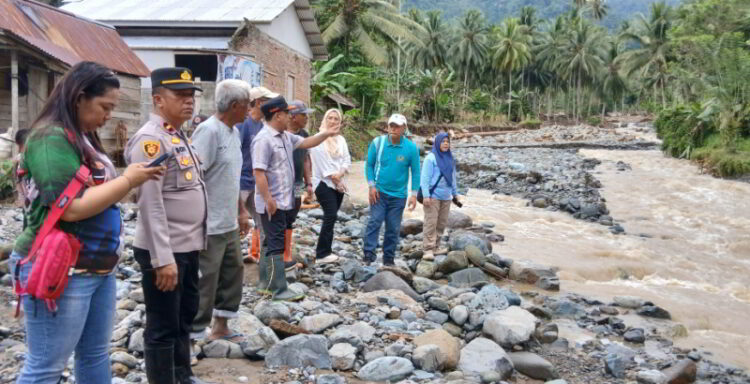 Bupati Yusra Tinjau Lokasi Banjir Bandang di Desa Muntoi Timur dan Lobong