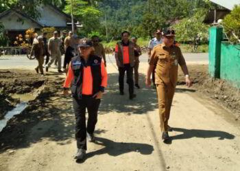Sekda Bolmong Dampingi Tim BNPB Tinjau Pascabanjir Bandang di Muntoi Timur
