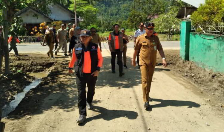 Sekda Bolmong Dampingi Tim BNPB Tinjau Pascabanjir Bandang di Muntoi Timur