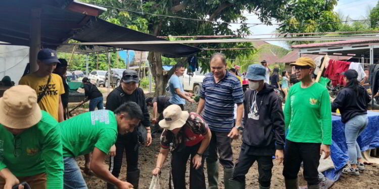ASN Terus Turun Bantu Bersihkan Rumah Warga Terdampak Banjir