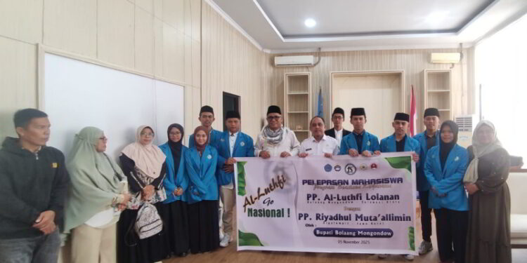 Bupati Yusra Lepas Delapan Santri ke Jawa