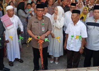 Sekda Abdullah Mokoginta Resmikan Masjid Agung Hajar Aswad