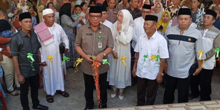 Sekda Abdullah Mokoginta Resmikan Masjid Agung Hajar Aswad