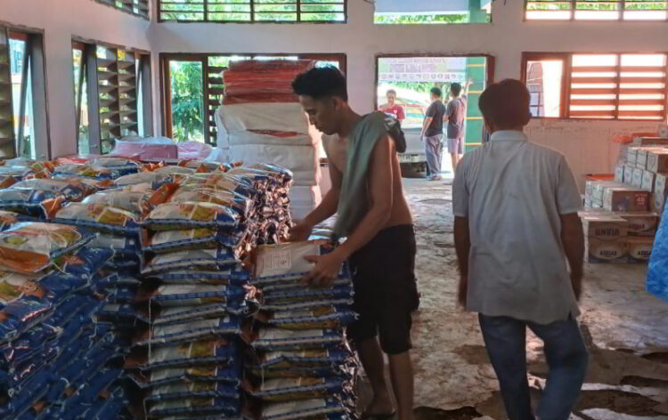 Bapanas Salurkan 20 Ton Beras untuk Korban Banjir di Bolmong