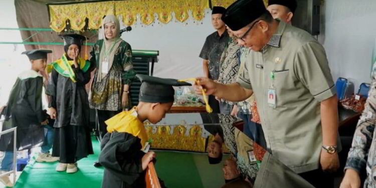 1.029 Santri se-Bolmong Diwisuda,Sekda Abdullah Mokoginta: Generasi Qur’ani Adalah Harapan Daerah