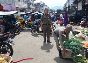 Satpol PP “Sapu Bersih” Pedagang  Kumabal di Pasar 23 Maret Kotamobagu