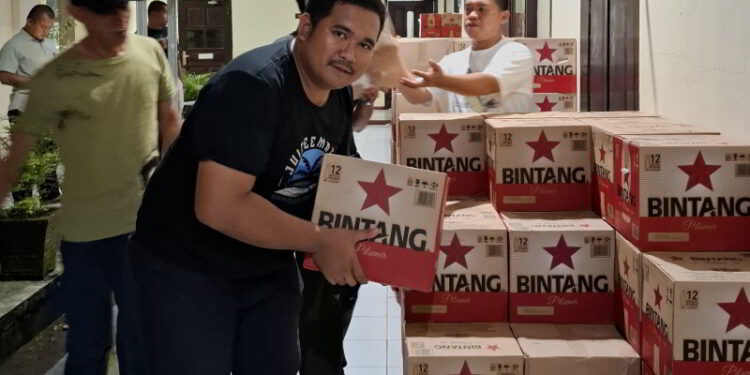 Menjelang Sidang, Satpol PP Serahkan Ratusan Karton Barang Bukti Miras ke PN Kotamobagu