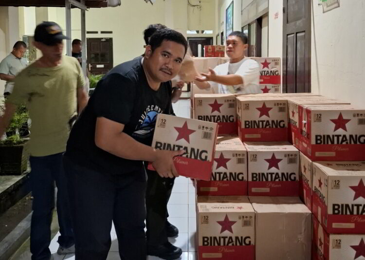 Menjelang Sidang, Satpol PP Serahkan Ratusan Karton Barang Bukti Miras ke PN Kotamobagu