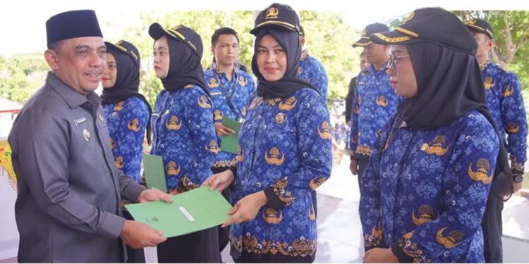Serahkan SK P3K Paroh Waktu, Bupati Yusra: Semangat Baru untuk Melayani Masyarakat