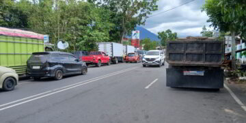 Antrian BBM di SPBU Kotobangun Ganggu Arus Lalu Lintas