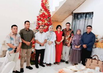 Hangat dan Sarat Kekeluargaan, Bupati Yusra Alhabsyi Lanjutkan Safari Natal di Kediaman Ketua DPRD Bolmong