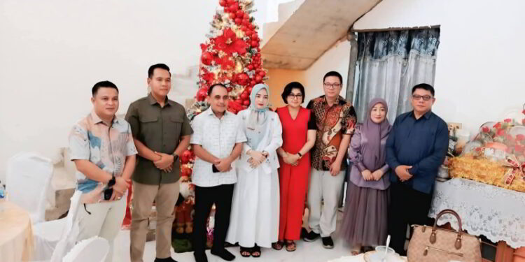 Hangat dan Sarat Kekeluargaan, Bupati Yusra Alhabsyi Lanjutkan Safari Natal di Kediaman Ketua DPRD Bolmong