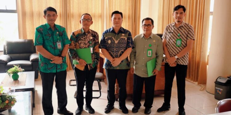 Bupati Yusra Angkat Dua Pejabat Baru di Dinas Pendidikan