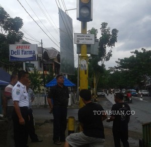 Traffic Light di Perempatan Mogolaing yang diperbaiki