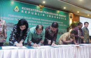 Walikota menandatangani kerjasama dengan  Kemenpera