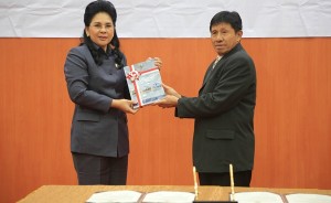 Walikota saat menerima Laporan Hasil Pemeriksaan dari Ketua BPK - RI Perwakilan Sulut