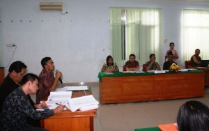 Tampak suasana sidang empat komisioner KPUD Boltim 